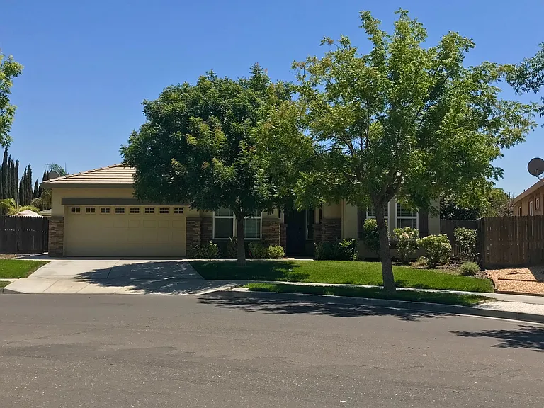 2093 Maximillian Ct — Photo 2