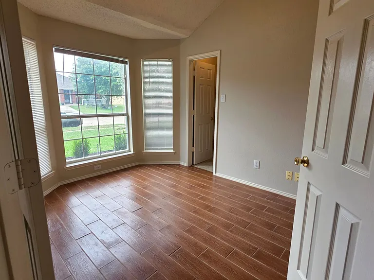 1268 Topeka Dr — Photo 24