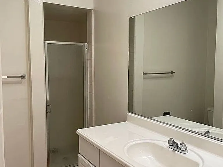 1677 Westholme Ave — Photo 10