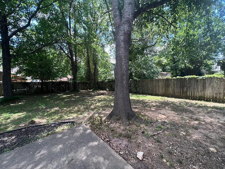 1011 Green Valley Dr — Photo 18