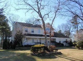 4 Torrington Ln, Shoreham, NY 11786