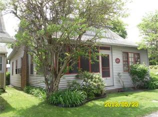 16 Crescent Ave, Niantic, CT 06357