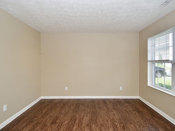 3rd image of 372 Green Meadow Dr