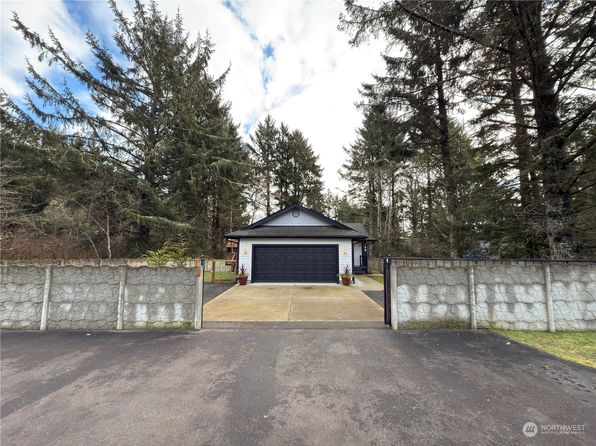 748 Copalis Ave NE, Ocean Shores, WA 98569