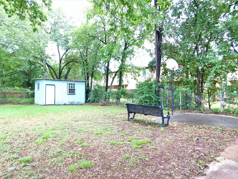 1007 W Collins St — Photo 28