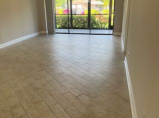 244 Pebble Beach Cir APT B103, Naples, FL 34113