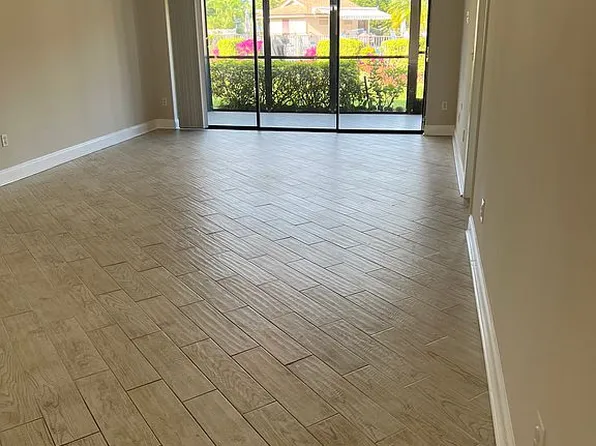 244 Pebble Beach Cir APT B103, Naples, FL 34113