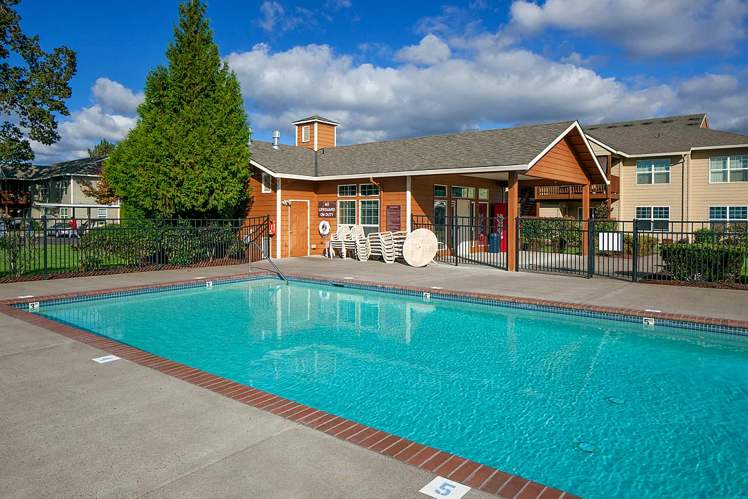 Suzann Plaza Apartments — Photo 4