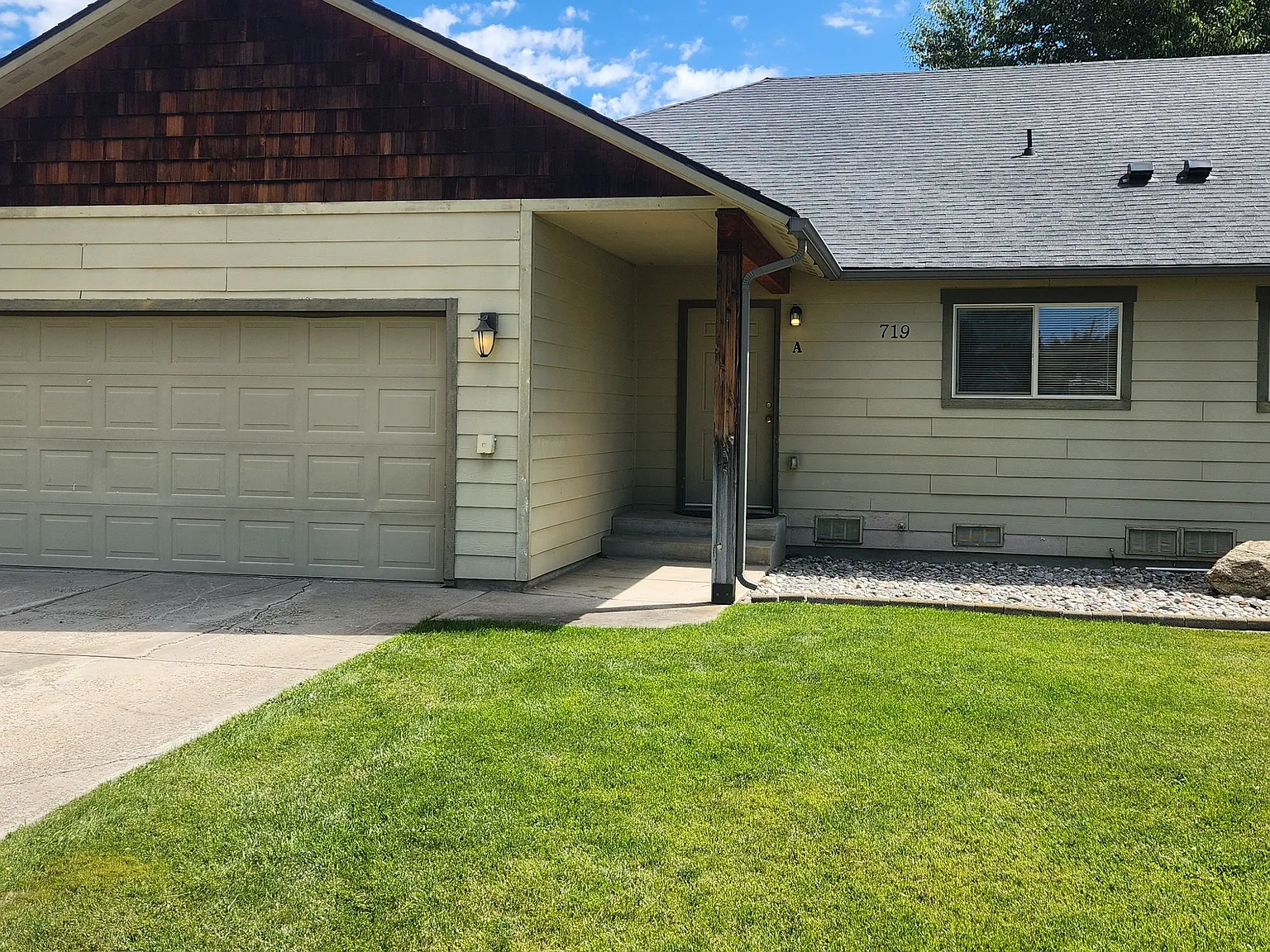3 bed, 2.0 bath, 1450 sqft, $1,950 — Photo 1
