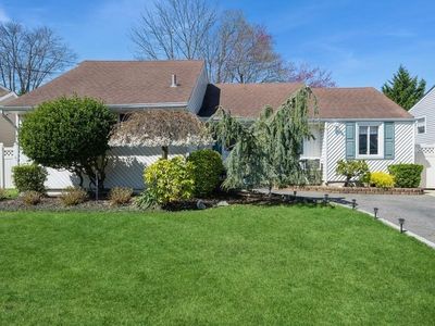 30 Jane Drive, North Babylon, NY, 11703