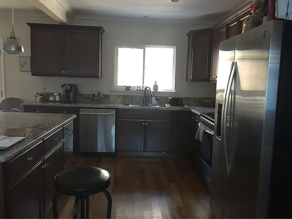 4th image of 1439 Whittier Ave