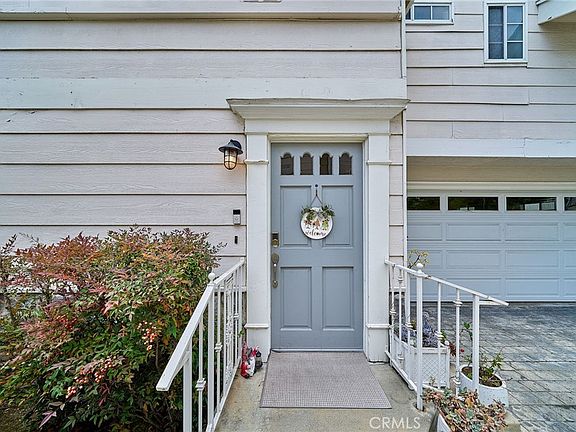 3rd image of 1960 E Villa St