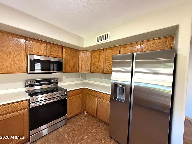 3002 S 92nd Cir — Photo 3