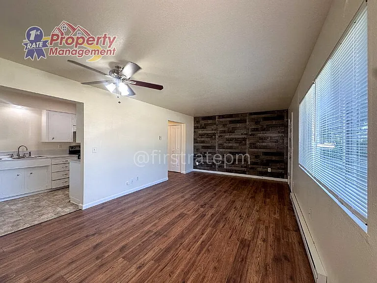 1824 N Crestmont Dr — Photo 3
