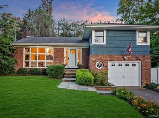 1 Agnes St #A, Oyster Bay, NY 11771