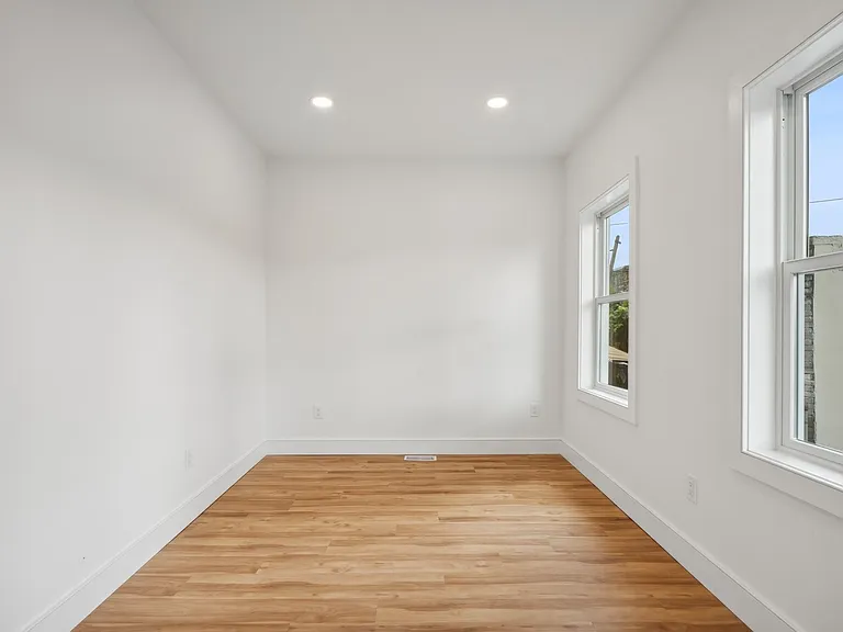 215 Harrison Ave #1 — Photo 11