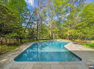 639 Pawnee Ln, Franklin Lakes, NJ 07417