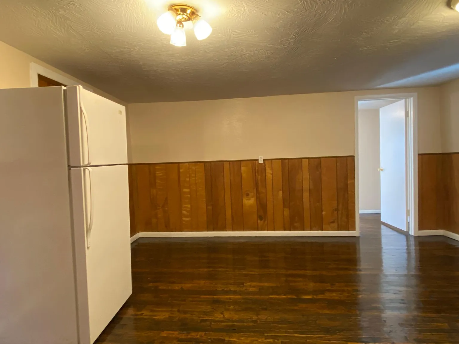 916 S Clifton Ave — Photo 4