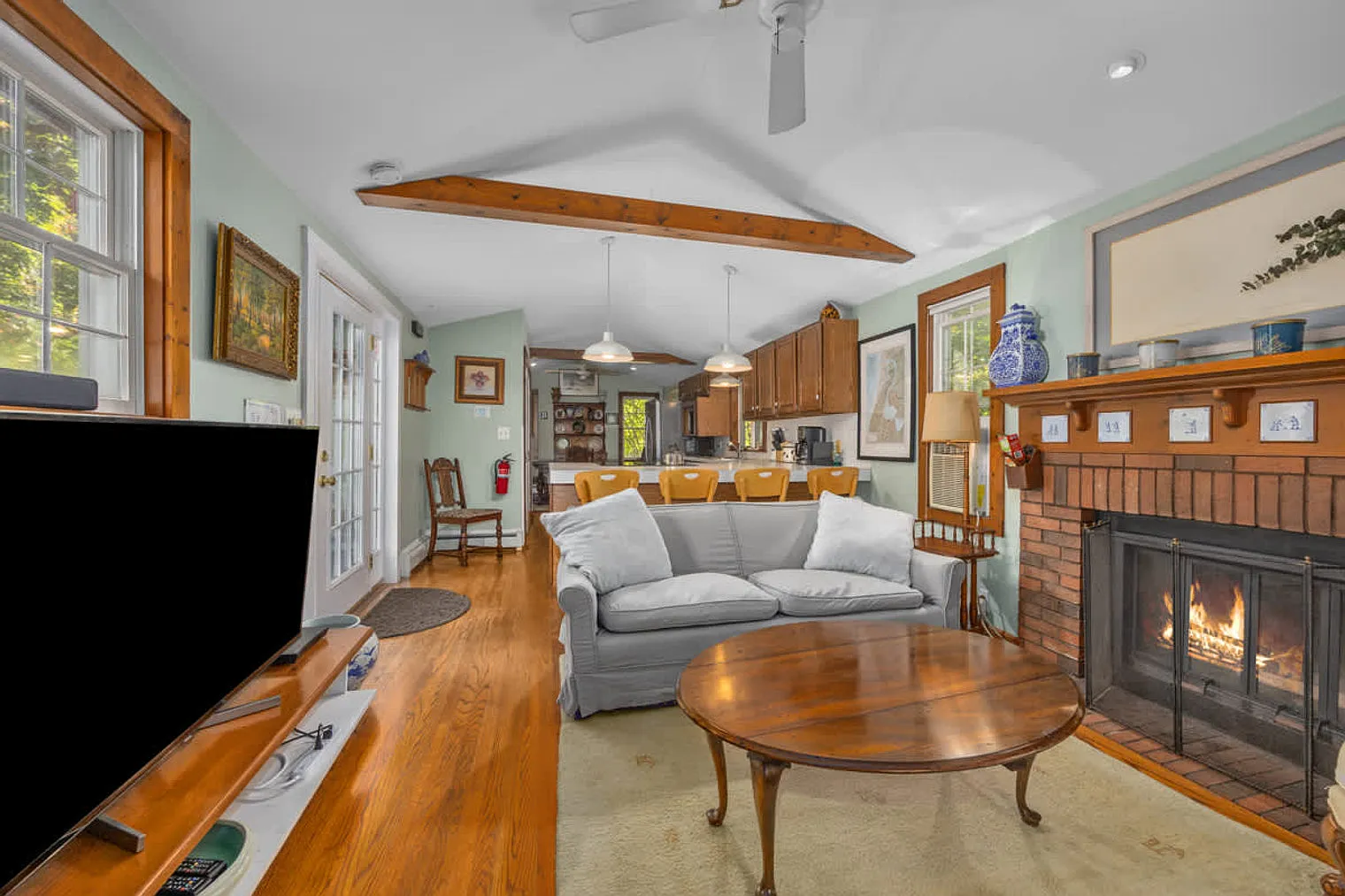4 bed, 2.0 bath, 2615 sqft, $4,711 — Photo 1