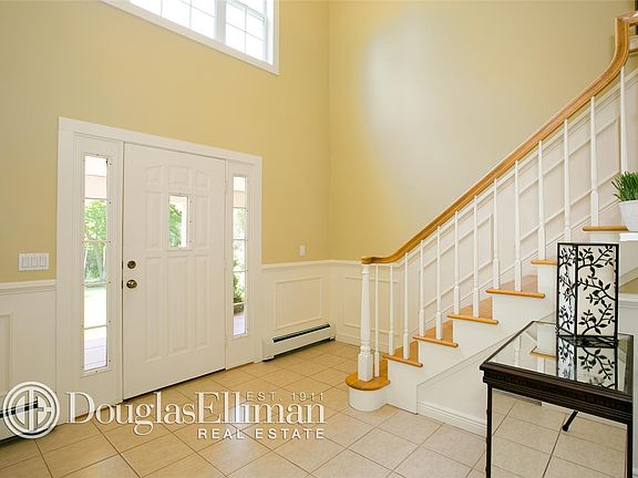 3rd image of 9 Woodlawn Ave