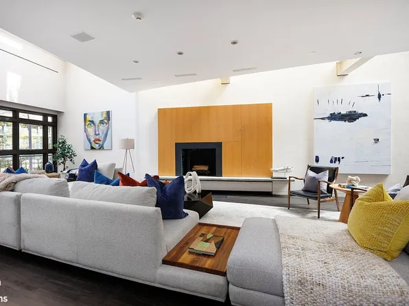 42 Downing St, New York, NY 10014