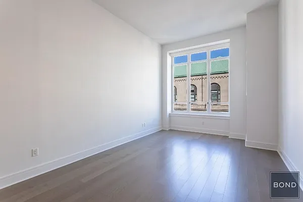 Rented by Bond New York | media 7