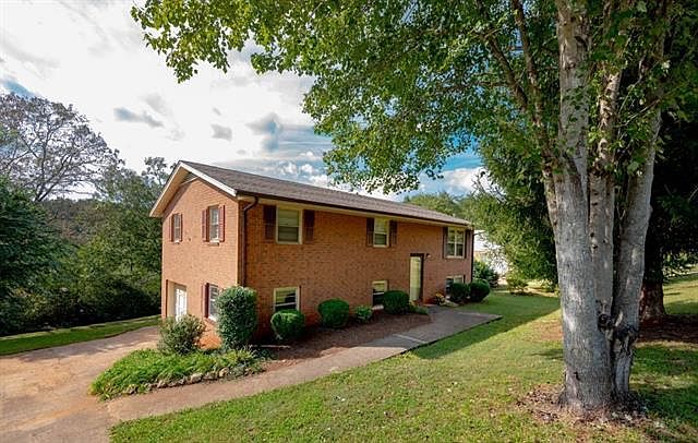 1st image of 1325 Riverview Dr