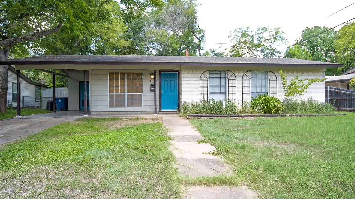 3 bed, 1.0 bath, 912 sqft, $1,950 — Photo 3