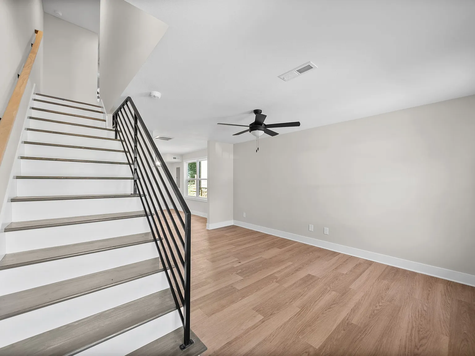 2 bed, 2.5 bath, 1200 sqft, $1,350 — Photo 3