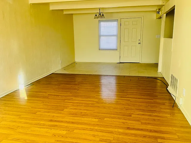 3 bed, 1.5 bath, 1232 sqft, $1,325 — Photo 3