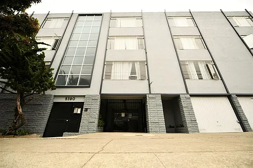 5390 Broadway Photo 1