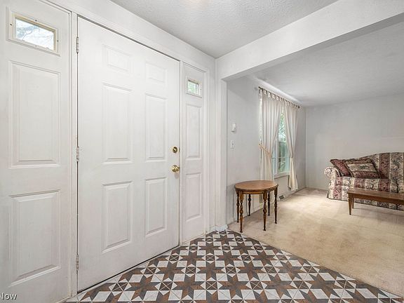 5th image of 17954 Drake Rd