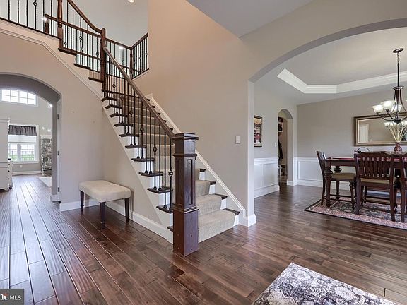4th image of 352 Ecker Dr