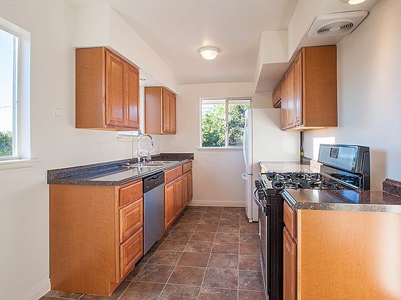 4th image of 216 Vista Del Mar Dr