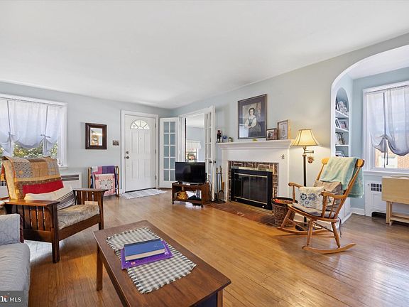 4th image of 317 Lincoln Ave