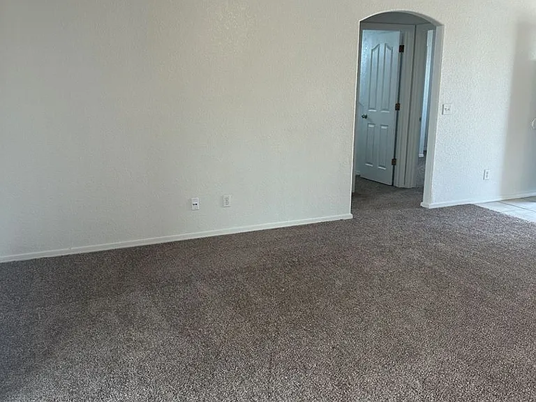 2870 Winterhaven Ct — Photo 9