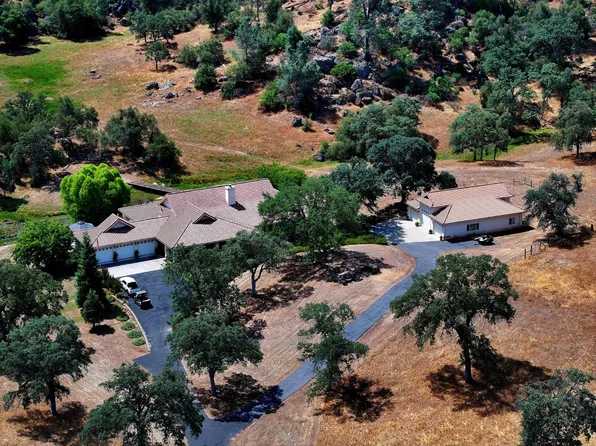 1087 Ben Hur Rd, Raymond, CA 93653