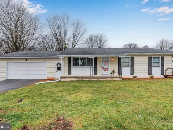 303 Garman Dr, Chambersburg, PA 17202