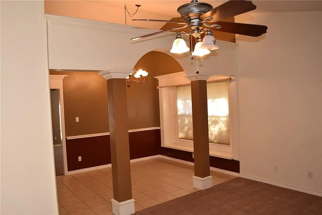 4 bed, 1805 sqft, $2,475 — Photo 2