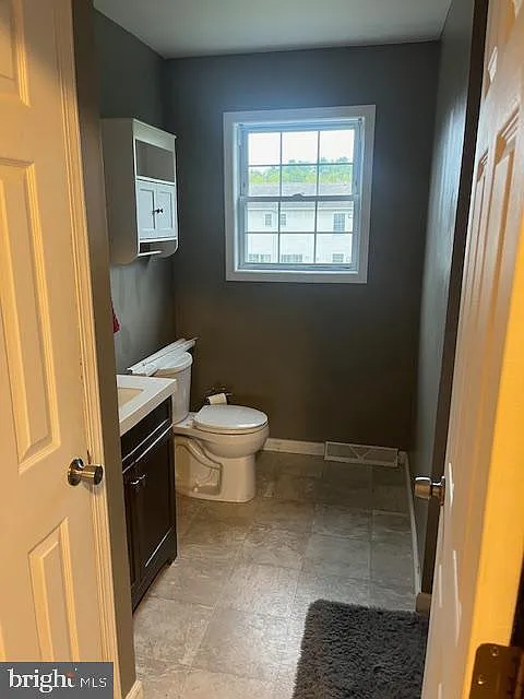 3 bed, 1.5 bath, 1700 sqft, $1,800 — Photo 3