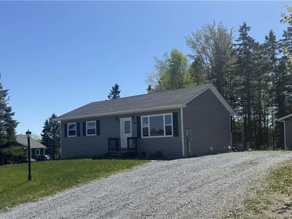 26 Paige St, Rothesay, NB E2E 0N9