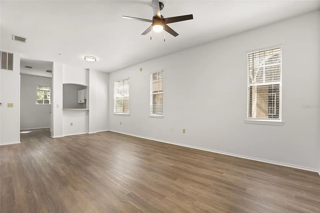1 bed, 1.0 bath, 837 sqft, $1,350 — Photo 4