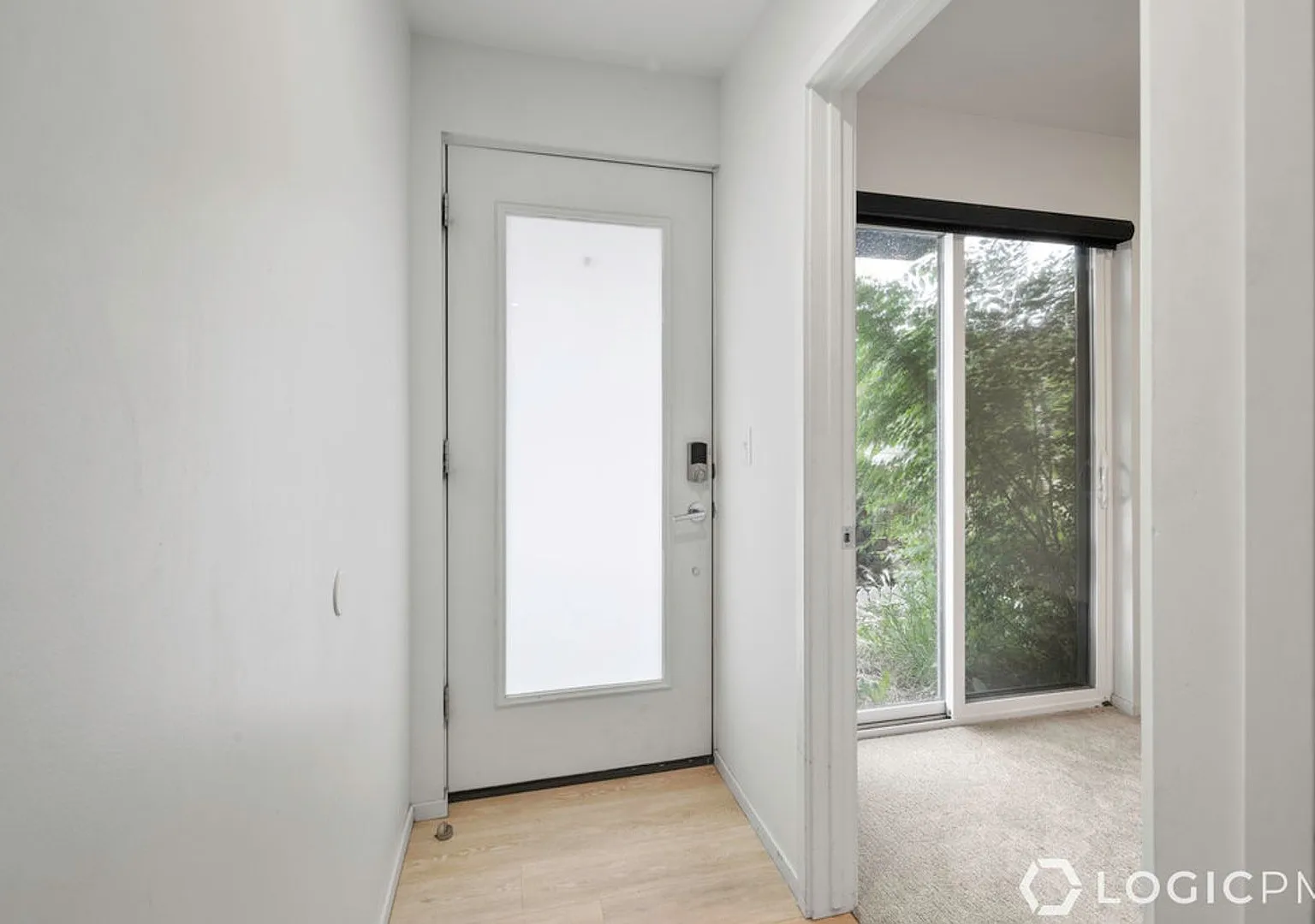 Stunning Townhome In Excellent SLC Location! — Photo 3