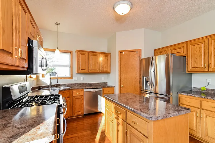 9290 Creek Way — Photo 4