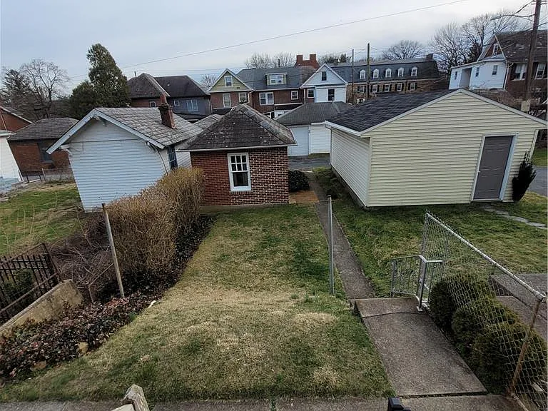 73 W Greenwich St — Photo 4