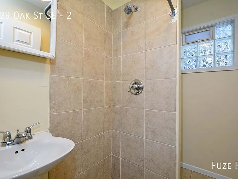 629 Oak St SE #2 — Photo 12