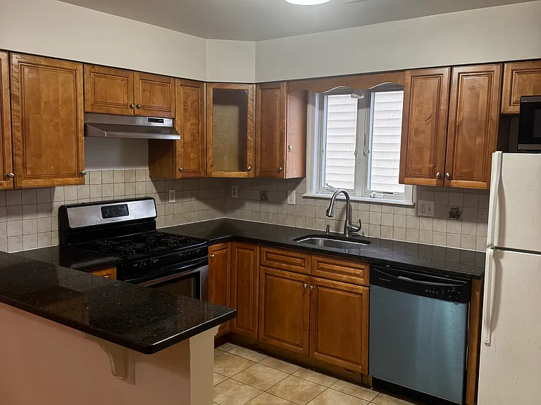 95 Bleecker St #1 — Photo 2