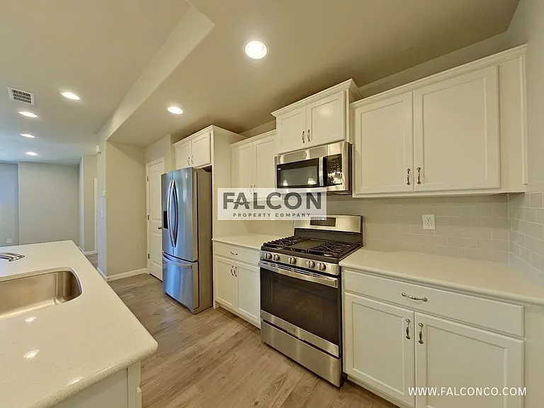 876 Petra Hts — Photo 5