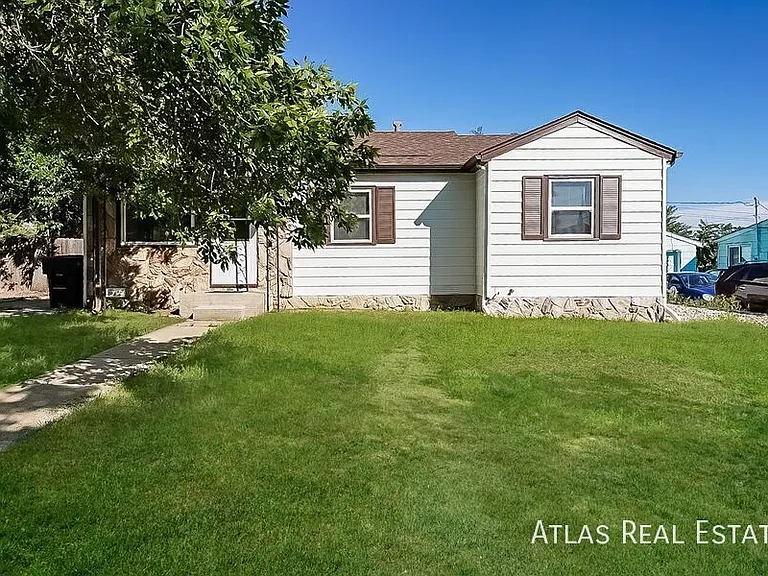 8900 Poze Blvd — Photo 2