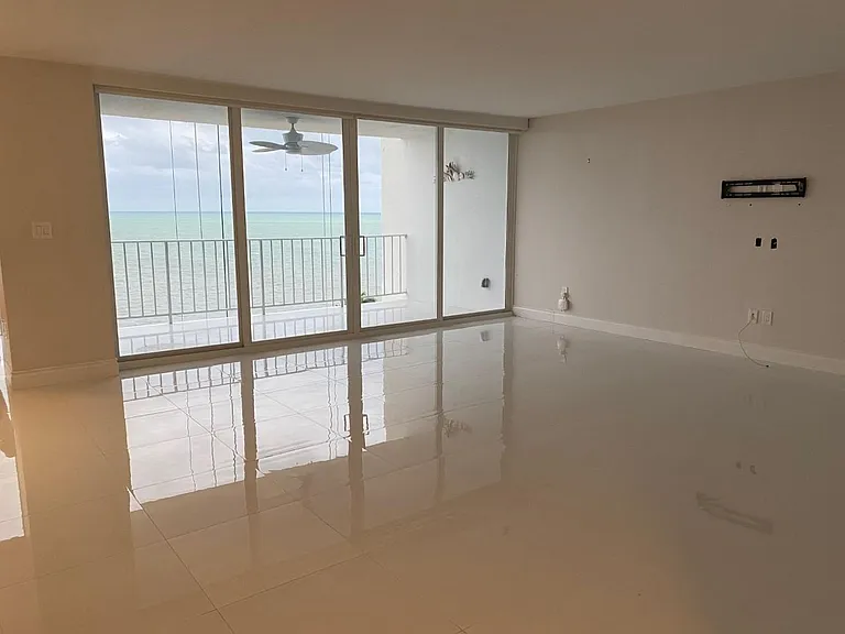 881 Ocean Dr #10E — Photo 4